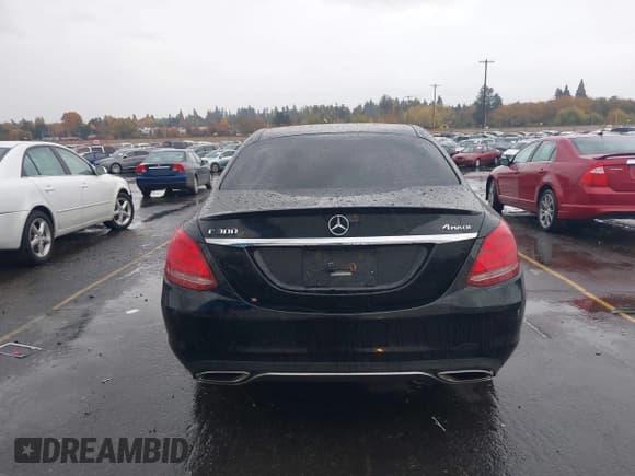 ✅ 2015 Mercedes-Benz C 300 Luxury • VIN: 55SWF4KB3FU092812 • Лот: 43623619. Опубликован ранее на IAAI с пробегом 143 919 миль. Бесплатный доступ к архиву аукционных продаж из США и подробный отчёт об истории автомобиля на DreamBid. Изображение 16.