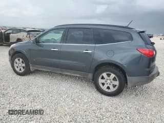 ✅ 2010 Chevrolet Traverse 1LT • VIN: 1GNLRFED4AS111679 • Lot: 62737694. Wystawiony na Copart z przebiegiem 77 157 mil. Bezpłatny archiwum sprzedaży aukcyjnych z USA i szczegółowy raport historii pojazdu na DreamBid. Zdjęcie 2.
