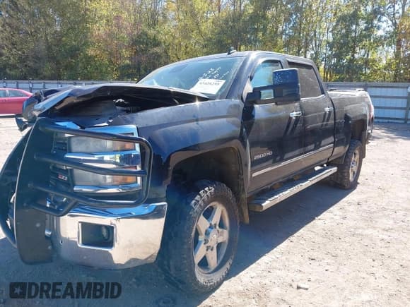 ✅ 2015 Chevrolet Silverado 2500HD LTZ • VIN: 1GC1KWE89FF117551 • Лот: 43428295. Опубликован ранее на IAAI с пробегом 327 618 миль. Бесплатный доступ к архиву аукционных продаж из США и подробный отчёт об истории автомобиля на DreamBid. Изображение 2.