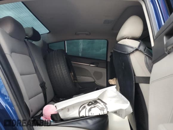 ✅ 2018 Hyundai Elantra SEL • VIN: 5NPD84LF3JH396043 • Lot: 91777815. Wystawiony na Copart z przebiegiem 185 691 mil. Bezpłatny archiwum sprzedaży aukcyjnych z USA i szczegółowy raport historii pojazdu na DreamBid. Zdjęcie 10.