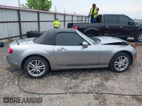 ✅ 2011 Mazda MX-5 Miata Sport • VIN: JM1NC2JF4B0218019 • Лот: 42447368. Опубликован ранее на IAAI с пробегом 113 083 миль. Бесплатный доступ к архиву аукционных продаж из США и подробный отчёт об истории автомобиля на DreamBid. Изображение 13.