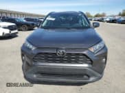 ✅ 2021 Toyota RAV4 XLE • VIN: 2T3W1RFV7MC154688 • Lot: 86113335. Wystawiony na Copart z przebiegiem 76 442 mil. Bezpłatny archiwum sprzedaży aukcyjnych z USA i szczegółowy raport historii pojazdu na DreamBid. Zdjęcie 5.