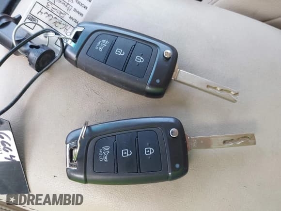 ✅ 2023 Hyundai Santa Fe SE • VIN: 5NMS14AJ2PH626664 • Lot: 41179001. Wystawiony na IAAI z przebiegiem 12 524 mil. Bezpłatny archiwum sprzedaży aukcyjnych z USA i szczegółowy raport historii pojazdu na DreamBid. Zdjęcie 11.