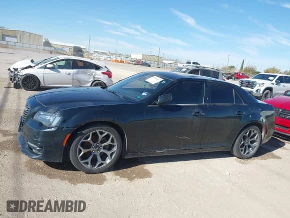 ✅ 2015 Chrysler 300 S • VIN: 2C3CCABG4FH853949 • Lot: 43598367. Wystawiony na IAAI z przebiegiem 143 724 mil. Bezpłatny archiwum sprzedaży aukcyjnych z USA i szczegółowy raport historii pojazdu na DreamBid. Zdjęcie 14.