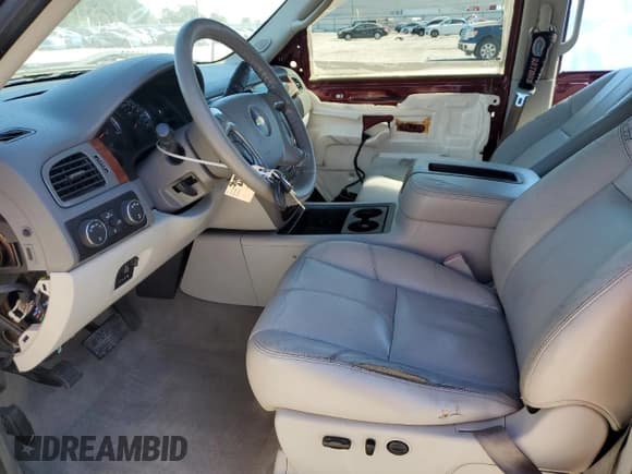 ✅ 2014 Chevrolet Silverado 2500HD LTZ • VIN: 1GC1KYC88EF113987 • Лот: 91993475. Опубликован ранее на Copart с пробегом 255 192 миль. Бесплатный доступ к архиву аукционных продаж из США и подробный отчёт об истории автомобиля на DreamBid. Изображение 7.