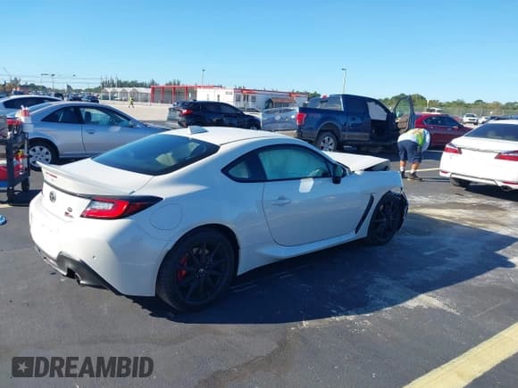 ✅ 2025 Toyota 86 Premium • VIN: JF1ZNBE19S8755437 • Лот: 43448598. Опубликован ранее на IAAI с пробегом 2 577 миль. Бесплатный доступ к архиву аукционных продаж из США и подробный отчёт об истории автомобиля на DreamBid. Изображение 4.