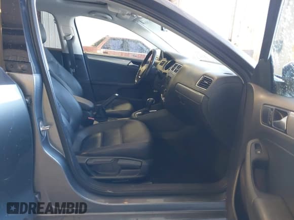 ✅ 2017 Volkswagen Jetta SE • VIN: 3VWDB7AJ5HM270472 • Lot: 43635091. Listed on IAAI with 81,757 mi. Free auction sales archive from the USA and detailed vehicle history report at DreamBid. Image 5.