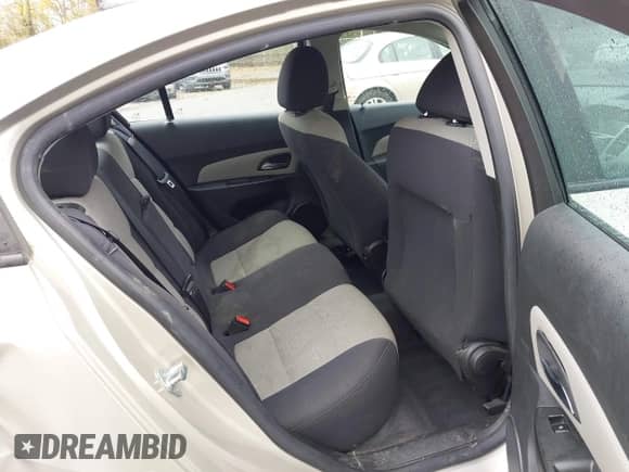 2013 Chevrolet Cruze LS z VIN 1G1PA5SH5D7194283, wystawiony jako IAAI lot #43503568 z przebiegiem 88 253 mil mil oraz . Historia ofert i sprzedaży dostępna na DreamBid. Obrazek 8.