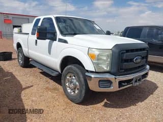 ✅ 2014 Ford F-250 XL • VIN: 1FT7X2B68EEA54485 • Lot: 43382096. Wystawiony na IAAI z przebiegiem 135 221 mil. Bezpłatny archiwum sprzedaży aukcyjnych z USA i szczegółowy raport historii pojazdu na DreamBid. Zdjęcie 1.