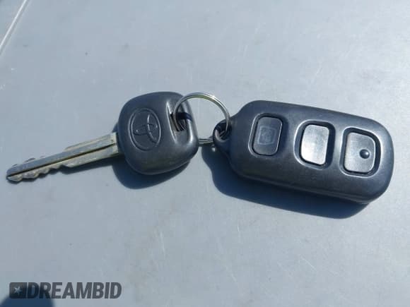 ✅ 2006 Toyota Sequoia Limited • VIN: 5TDBT48A66S273485 • Lot: 42415100. Wystawiony na IAAI z przebiegiem 211 656 mil. Bezpłatny archiwum sprzedaży aukcyjnych z USA i szczegółowy raport historii pojazdu na DreamBid. Zdjęcie 11.