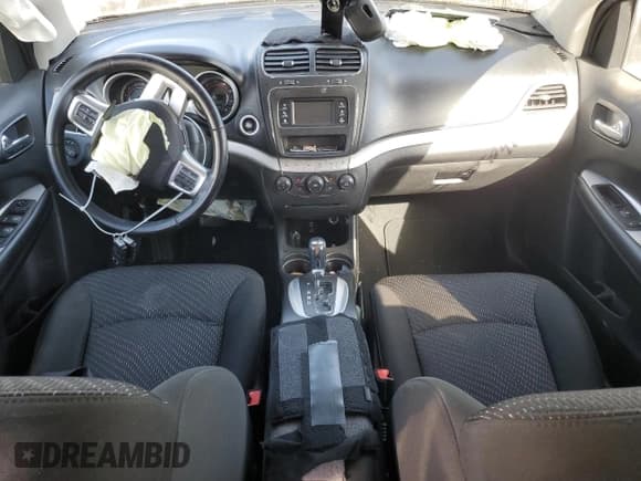 ✅ 2019 Dodge Journey SE • VIN: 3C4PDCBG6KT844872 • Lot: 69199465. Wystawiony na Copart z przebiegiem Nie podano. Bezpłatny archiwum sprzedaży aukcyjnych z USA i szczegółowy raport historii pojazdu na DreamBid. Zdjęcie 8.