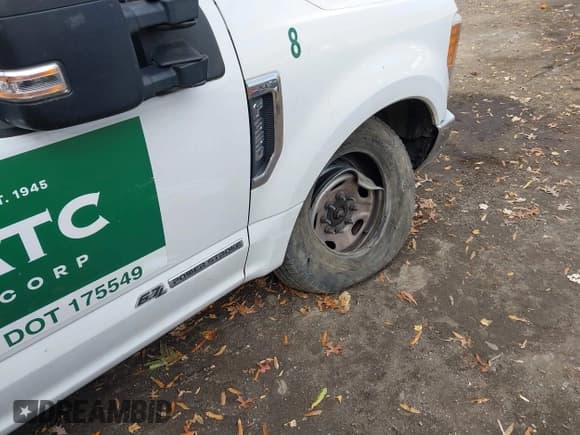 ✅ 2017 Ford F-350 • VIN: 1FD7W3AT4HEC95024 • Lot: 43682999. Listed on IAAI with 131,581 mi. Free auction sales archive from the USA and detailed vehicle history report at DreamBid. Image 18.