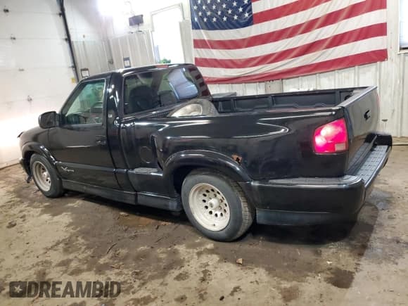 ✅ 2000 Chevrolet S-10 LS • VIN: 1GCCS14W4Y8109666 • Лот: 85947634. Опубликован ранее на Copart с пробегом 111 940 миль. Бесплатный доступ к архиву аукционных продаж из США и подробный отчёт об истории автомобиля на DreamBid. Изображение 2.