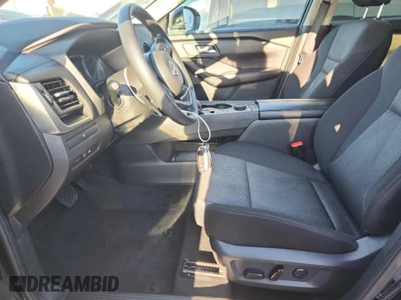 ✅ 2024 Nissan Rogue SV • VIN: JN8BT3BB0RW183611 • Лот: 68709315. Опубликован ранее на Copart с пробегом Не указан. Бесплатный доступ к архиву аукционных продаж из США и подробный отчёт об истории автомобиля на DreamBid. Изображение 7.