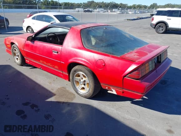 ✅ 1989 Chevrolet Camaro • VIN: 1G1FP21F9KL132317 • Лот: 43680953. Опубликован ранее на IAAI с пробегом 16 301 миль. Бесплатный доступ к архиву аукционных продаж из США и подробный отчёт об истории автомобиля на DreamBid. Изображение 3.