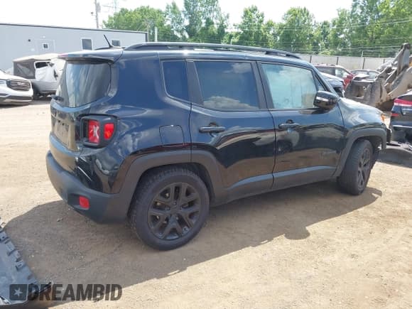 ✅ 2017 Jeep Renegade Latitude • VIN: ZACCJABB6HPG67093 • Lot: 42717078. Listed on IAAI with 107,655 mi. Free auction sales archive from the USA and detailed vehicle history report at DreamBid. Image 4.