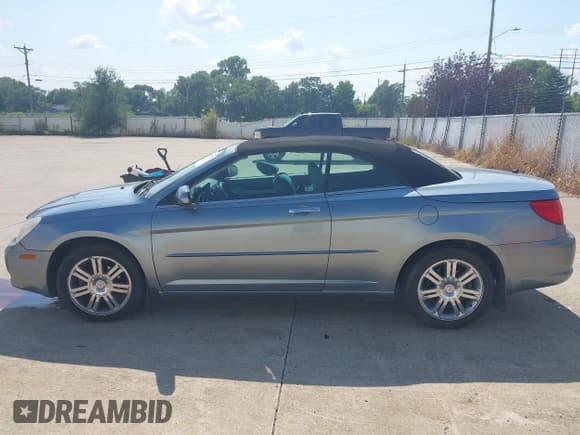 ✅ 2008 Chrysler Sebring Limited • VIN: 1C3LC65MX8N676610 • Лот: 42959725. Опубликован ранее на IAAI с пробегом 130 310 миль. Бесплатный доступ к архиву аукционных продаж из США и подробный отчёт об истории автомобиля на DreamBid. Изображение 14.