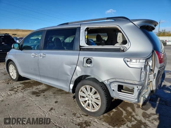 ✅ 2014 Toyota Sienna LE • VIN: 5TDJK3DCXES089245 • Lot: 86822595. Listed on Copart with 130,649 mi. Free auction sales archive from the USA and detailed vehicle history report at DreamBid. Image 2.