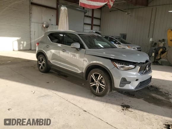 ✅ 2024 Volvo XC40 Core Bright Theme • VIN: YV4L12UK1R2284609 • Лот: 90539715. Опубликован ранее на Copart с пробегом Не указан. Бесплатный доступ к архиву аукционных продаж из США и подробный отчёт об истории автомобиля на DreamBid. Изображение 4.