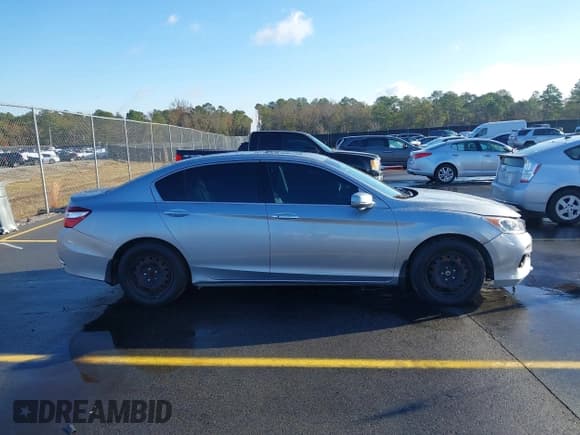 ✅ 2017 Honda Accord EX-L • VIN: 1HGCR3F87HA025955 • Lot: 43806417. Listed on IAAI with 119,670 mi. Free auction sales archive from the USA and detailed vehicle history report at DreamBid. Image 13.