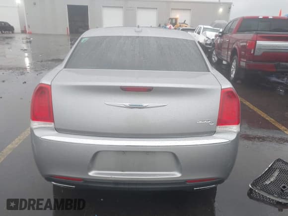 ✅ 2017 Chrysler 300 C • VIN: 2C3CCAEG1HH645638 • Lot: 43457326. Listed on IAAI with 148,595 mi. Free auction sales archive from the USA and detailed vehicle history report at DreamBid. Image 17.