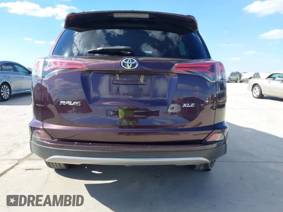 ✅ 2018 Toyota RAV4 XLE • VIN: 2T3WFREV7JW433779 • Lot: 43486563. Wystawiony na IAAI z przebiegiem 200 016 mil. Bezpłatny archiwum sprzedaży aukcyjnych z USA i szczegółowy raport historii pojazdu na DreamBid. Zdjęcie 17.