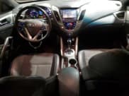 ✅ 2016 Hyundai Veloster • VIN: KMHTC6AD0GU299156 • Lot: 75708284. Wystawiony na Copart z przebiegiem 62 395 mil. Bezpłatny archiwum sprzedaży aukcyjnych z USA i szczegółowy raport historii pojazdu na DreamBid. Zdjęcie 8.