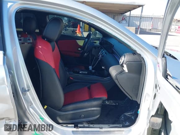 ✅ 2021 Mercedes-Benz A 220 • VIN: W1K3G4FBXMJ290150 • Lot: 43463494. Wystawiony na IAAI z przebiegiem 45 907 mil. Bezpłatny archiwum sprzedaży aukcyjnych z USA i szczegółowy raport historii pojazdu na DreamBid. Zdjęcie 5.