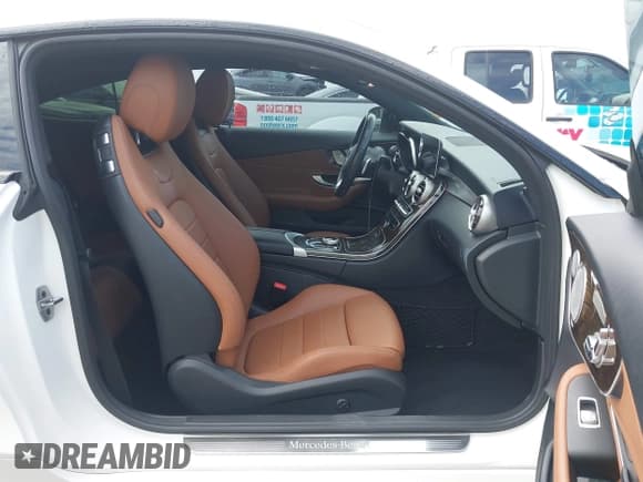 ✅ 2019 Mercedes-Benz C 300 • VIN: WDDWJ8DB0KF784235 • Lot: 42675927. Wystawiony na IAAI z przebiegiem 79 652 mil. Bezpłatny archiwum sprzedaży aukcyjnych z USA i szczegółowy raport historii pojazdu na DreamBid. Zdjęcie 5.