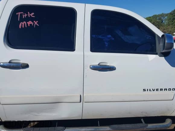 2008 Chevrolet Silverado 1500 1LT z VIN 3GCEC13J48G118065, wystawiony jako IAAI lot #43444760 z przebiegiem 301 524 mil mil oraz . Historia ofert i sprzedaży dostępna na DreamBid. Obrazek 13.