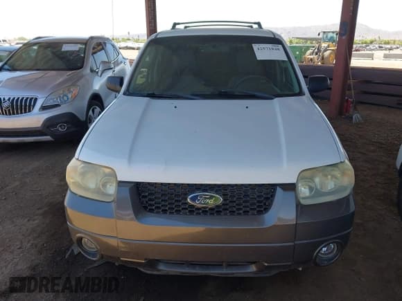 ✅ 2005 Ford Escape XLT • VIN: 1FMCU93145KB07103 • Lot: 42571848. Wystawiony na IAAI z przebiegiem 87 616 mil. Bezpłatny archiwum sprzedaży aukcyjnych z USA i szczegółowy raport historii pojazdu na DreamBid. Zdjęcie 6.