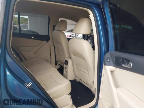 ✅ 2017 Volkswagen Tiguan S • VIN: WVGBV7AX7HW513149 • Лот: 43637967. Опубликован ранее на IAAI с пробегом 157 428 миль. Бесплатный доступ к архиву аукционных продаж из США и подробный отчёт об истории автомобиля на DreamBid. Изображение 8.