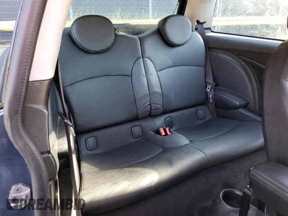 ✅ 2010 MINI Hardtop • VIN: WMWMF3C53ATU78001 • Lot: 86435565. Wystawiony na Copart z przebiegiem 104 691 mil. Bezpłatny archiwum sprzedaży aukcyjnych z USA i szczegółowy raport historii pojazdu na DreamBid. Zdjęcie 10.