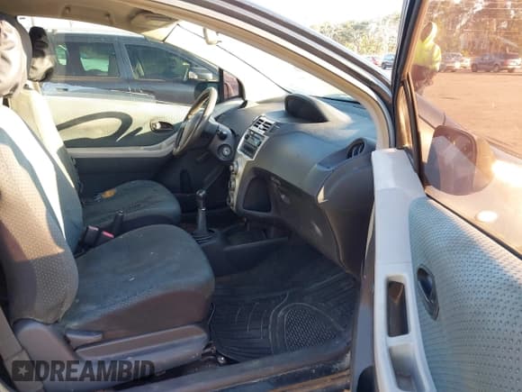 ✅ 2008 Toyota Yaris • VIN: JTDJT923485172179 • Lot: 43497985. Listed on IAAI with 221,171 mi. Free auction sales archive from the USA and detailed vehicle history report at DreamBid. Image 5.