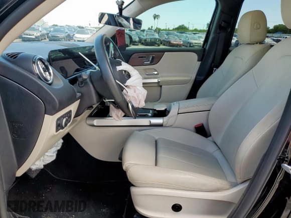 ✅ 2023 Mercedes-Benz GLB 250 • VIN: W1N4M4GB4PW284172 • Lot: 68825705. Wystawiony na Copart z przebiegiem 61 249 mil. Bezpłatny archiwum sprzedaży aukcyjnych z USA i szczegółowy raport historii pojazdu na DreamBid. Zdjęcie 7.