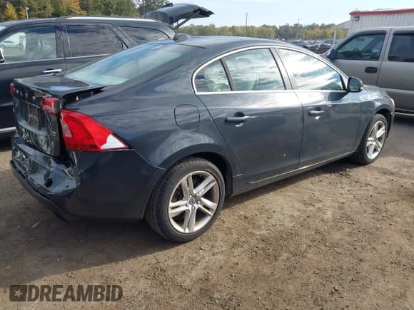 ✅ 2015 Volvo S60 T5 Drive-E Premier • VIN: YV140MFK9F2364118 • Lot: 43454496. Listed on IAAI with 47,012 mi. Free auction sales archive from the USA and detailed vehicle history report at DreamBid. Image 4.