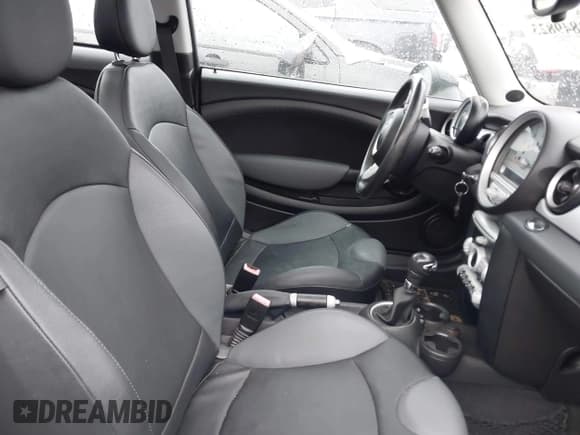 ✅ 2008 MINI Hardtop • VIN: WMWMF33588TT63923 • Lot: 43849823. Listed on IAAI with 112,756 mi. Free auction sales archive from the USA and detailed vehicle history report at DreamBid. Image 5.