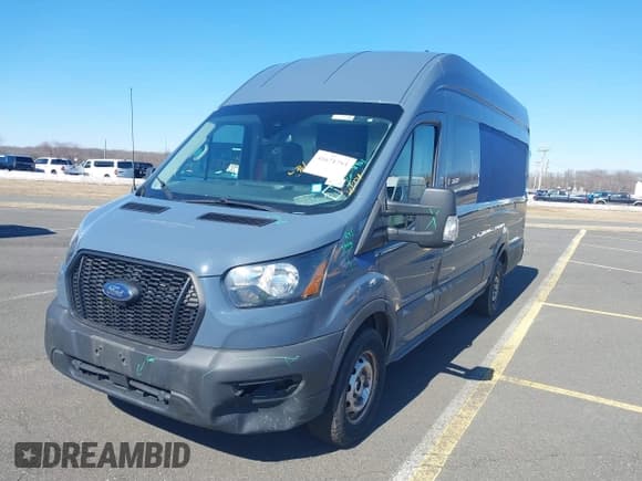 ✅ 2021 Ford Transit Cargo • VIN: 1FTBR3X87MKA56961 • Lot: 41671753. Wystawiony na IAAI z przebiegiem 93 912 mil. Bezpłatny archiwum sprzedaży aukcyjnych z USA i szczegółowy raport historii pojazdu na DreamBid. Zdjęcie 17.