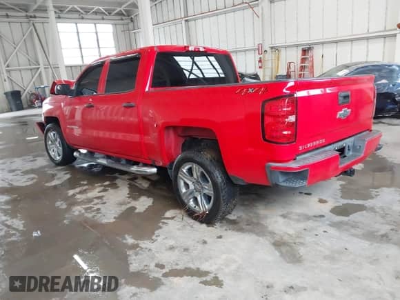 2018 Chevrolet Silverado 1500 Custom z VIN 3GCUKPEC4JG156711, wystawiony jako IAAI lot #43331690 z przebiegiem 68 216 mil mil oraz . Historia ofert i sprzedaży dostępna na DreamBid. Obrazek 3.