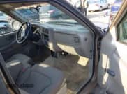 ✅ 2003 Chevrolet S-10 • VIN: 1GCCS19H438207874 • Лот: 41726567. Опубликован ранее на IAAI с пробегом 123 260 миль. Бесплатный доступ к архиву аукционных продаж из США и подробный отчёт об истории автомобиля на DreamBid. Изображение 5.