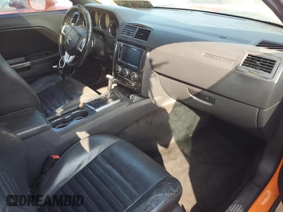 ✅ 2014 Dodge Challenger SXT • VIN: 2C3CDYAG4EH180148 • Лот: 77938414. Опубликован ранее на Copart с пробегом 115 222 миль. Бесплатный доступ к архиву аукционных продаж из США и подробный отчёт об истории автомобиля на DreamBid. Изображение 8.