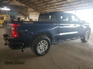 ✅ 2021 Chevrolet Silverado 1500 LT • VIN: 1GCUYDET9MZ264338 • Lot: 82922704. Wystawiony na Copart z przebiegiem 50 606 mil. Bezpłatny archiwum sprzedaży aukcyjnych z USA i szczegółowy raport historii pojazdu na DreamBid. Zdjęcie 3.