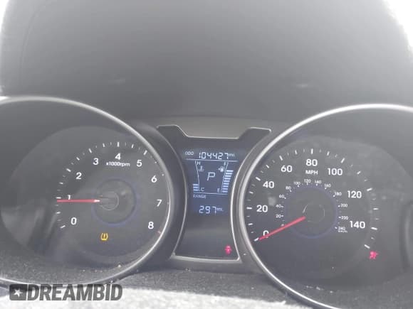 ✅ 2013 Hyundai Veloster w/Black Int • VIN: KMHTC6AD6DU146227 • Lot: 43533594. Wystawiony na IAAI z przebiegiem 104 427 mil. Bezpłatny archiwum sprzedaży aukcyjnych z USA i szczegółowy raport historii pojazdu na DreamBid. Zdjęcie 7.