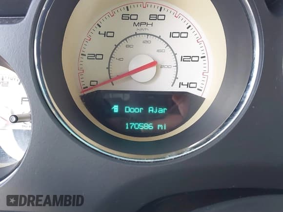 ✅ 2013 Dodge Challenger SXT • VIN: 2C3CDYAG2DH674474 • Lot: 41613428. Wystawiony na IAAI z przebiegiem 170 586 mil. Bezpłatny archiwum sprzedaży aukcyjnych z USA i szczegółowy raport historii pojazdu na DreamBid. Zdjęcie 16.