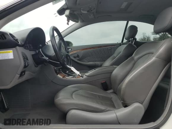 ✅ 2009 Mercedes-Benz CLK 350 • VIN: WDBTJ56H49F266800 • Lot: 66773475. Listed on Copart with 113,592 mi. Free auction sales archive from the USA and detailed vehicle history report at DreamBid. Image 7.