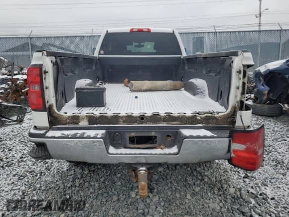 2015 Chevrolet Silverado 3500HD LT с VIN 1GC4KZE8XFF618267, выставлен на аукционе Copart как лот 87687325 с пробегом 156 087 миль миль и На запчасти • Non repairable. История ставок и продаж доступна на DreamBid. Изображение 6.