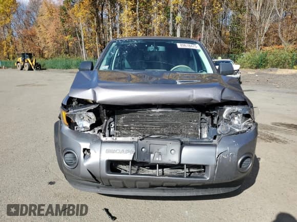 ✅ 2010 Ford Escape XLS • VIN: 1FMCU0C79AKA41531 • Lot: 89618475. Wystawiony na Copart z przebiegiem 110 851 mil. Bezpłatny archiwum sprzedaży aukcyjnych z USA i szczegółowy raport historii pojazdu na DreamBid. Zdjęcie 5.