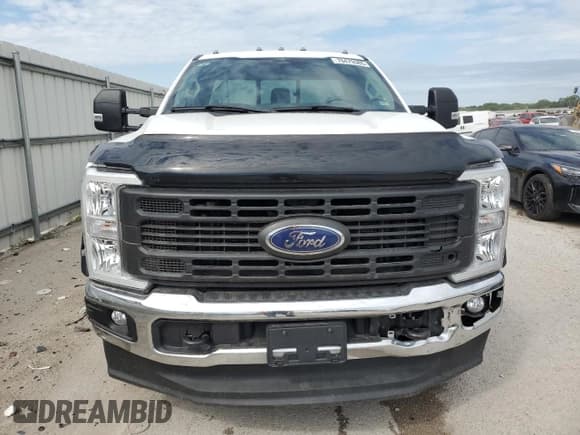 ✅ 2023 Ford F-350 XL • VIN: 1FTRF3BA6PED16206 • Лот: 70479385. Опубликован ранее на Copart с пробегом 58 988 миль. Бесплатный доступ к архиву аукционных продаж из США и подробный отчёт об истории автомобиля на DreamBid. Изображение 5.