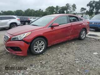 2015 Hyundai Sonata SE z VIN 5NPE24AF6FH063058, wystawiony jako Copart lot #65629905 z przebiegiem 125 749 mil mil oraz Szkoda całkowita • Salvage title. Historia ofert i sprzedaży dostępna na DreamBid. Obrazek 1.