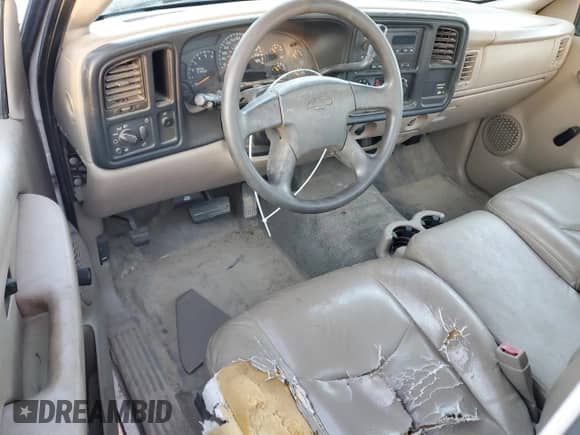 2004 Chevrolet Silverado 1500 LS z VIN 1GCEC14V74Z251317, wystawiony jako Copart lot #79619084 z przebiegiem 227 917 mil mil oraz Szkoda całkowita • Salvage title. Historia ofert i sprzedaży dostępna na DreamBid. Obrazek 8.